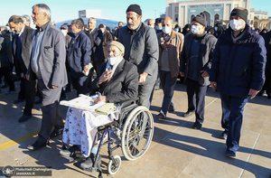 مراسم تشییع مرحوم حاج عیسی جعفری خادم امام خمینی (ره) در حرم حضرت معصومه (س)