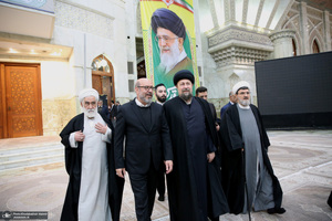 تجدیدمیثاق رئیس و جمعی از کارکنان بنیاد مستضعفان با امام راحل