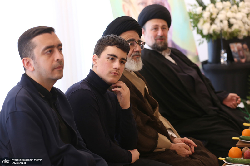 دیدار سید حسن خمینی با خانواده شهیدان لاریجانی