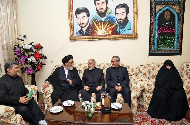 دیدار امام جمعه تبریز واستاندار آذربایجان شرقی با خانواده شهدا