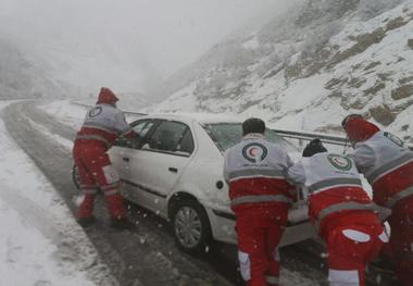 رهاسازی 71 دستگاه خودرو گرفتار در برف مازندران