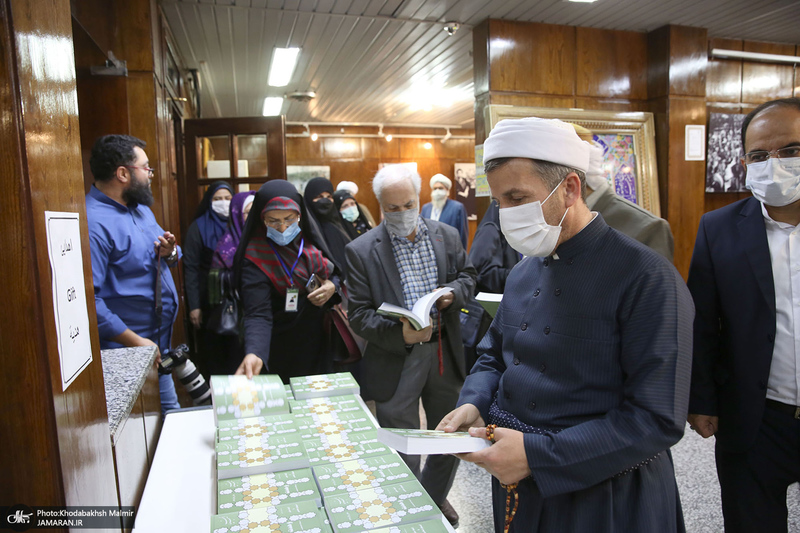 بازدید جمعی از امامان جمعه، روحانیون، علما، فضلا و مدرسین حوزه های علمیه اهل تسنن از جماران