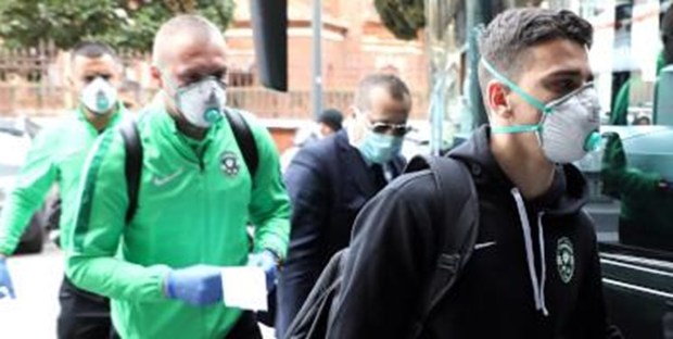 قرنطینه مربی آژاکس و هافبک سابق یوونتوس


