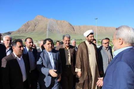 وزیر راه و شهرسازی از طرح های عمرانی حوزه راه ملایر بازدید کرد