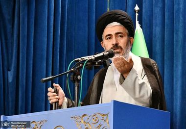 امام جمعه ارومیه: اگر هزار بار سجده کنیم، باز هم نمی‌توانیم شکر نعمت زندگی در جمهوری اسلامی را به جا آوریم/ وظیفه اجتماعی همه مؤمنین است که هم خود با عفت زندگی کنند و هم برای دیگرانی که دوست دارند زندگی عفیفانه داشته باشند، محیط را آماده کنند