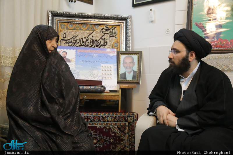 دیدار سید علی خمینی با خانواده شهیدان مهدی زین الدین و محمد جواد دل آذر