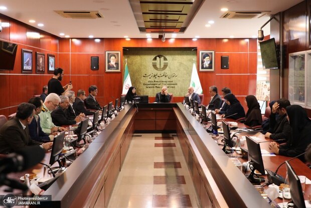پزشکیان در نشستی با مدیران سازمان حفاظت محیط زیست: هیچ مجوزی نباید برای برنامه‌های توسعه‌ای در فلات مرکزی ایران صادر شود/ همه طرح‌های توسعه‌ای به سواحل جنوبی منتقل شوند/ هر اقدام توسعه‌ای آسیب‌رسان به محیط زیست، قطعا ضد توسعه است