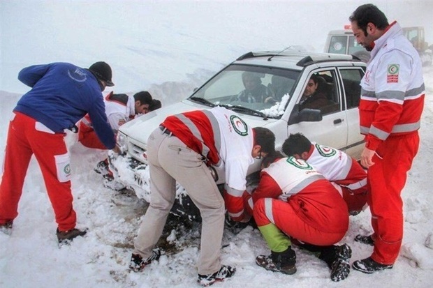 هلال احمر به 253 خانوار گرفتار برف در سوادکوه خدمات ارائه داد