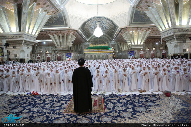 مراسم جشن تکلیف دانش آموزان دختر در حرم مطهر امام خمینی(س) 