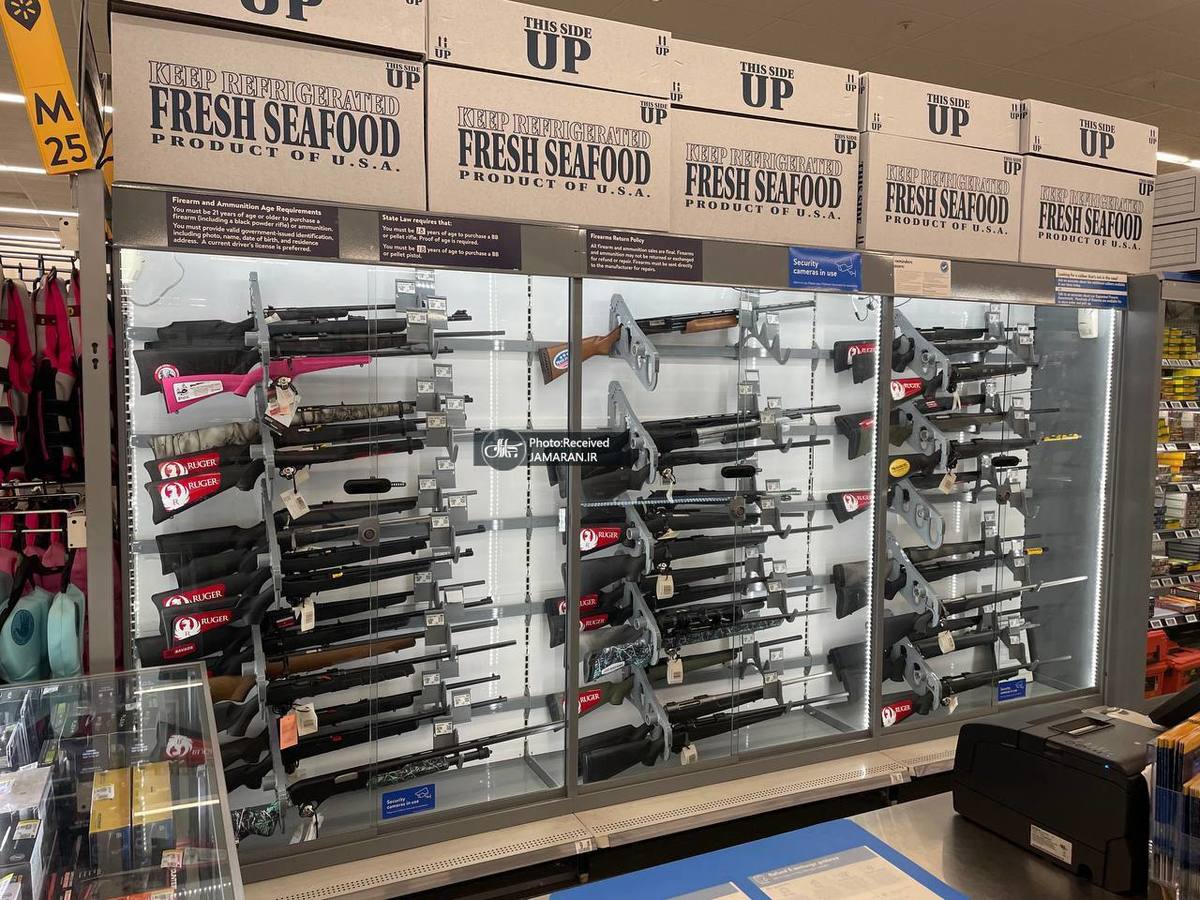 یک فروشگاه پر از اسلحه در نزدیکی محل برگزاری جلسه ترامپ و پوتین در آلاسکا + عکس ها