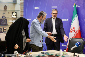 مراسم رونمایی کتاب اسرائیل آن شر مطلق