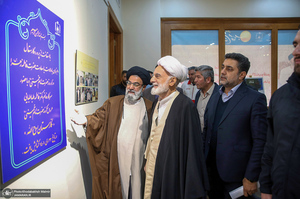 بازدید آیت الله دری نجف آبادی از نمایشگاه عکس امام دل‌ها‎