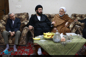 عیادت سید علی خمینی از آیت الله تاکندی و حضور در بیت آیت الله باریک بین(ره)