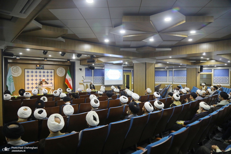 مراسم روز معلم و تجلیل از اساتید حوزوی در مجتمع آموزشی پژوهشی ائمه اطهار (ع)‎