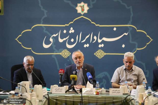 علی اکبر صالحی: تفاهم نامه ایران و آمریکا می‌توانست منافع قابل توجهی برای ایران به همراه داشته باشد/ ایران می‌توانست در یک بازه زمانی کوتاه امکان صادرات حدود ۱۲۰ میلیون بشکه نفت را به دست آورد/ متأسفانه آمریکا برخلاف تعهدات و تفاهمات موجود عمل کرد