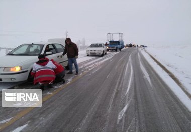 برف و کولاک موجب محدودیت ترافیکی در جاده‌های خراسان رضوی شد