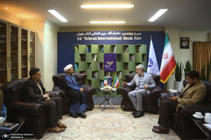 بازدید سرپرست موسسه تنظیم و نشر آثار حضرت امام خمینی(ره) از نمایشگاه کتاب