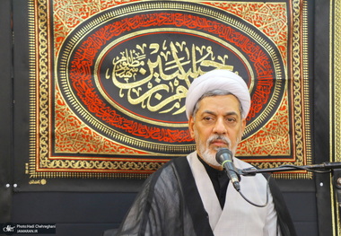 توصیه انتخاباتی سخنران مراسم بزرگداشت رئیس جمهور فقید و همراهانش در حسینیه امام خمینی 