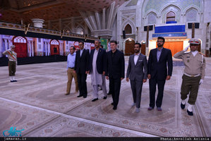 ادای احترام معاون وزیر دفاع پاکستان نسبت به حضرت امام خمینی(س)