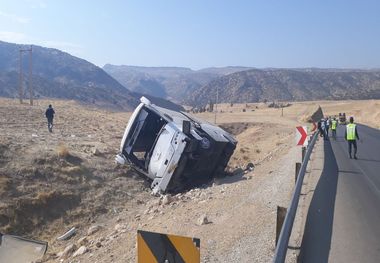 واژگونی اتوبوس در محور ساوه - سلفچگان چهار کشته برجای گذاشت