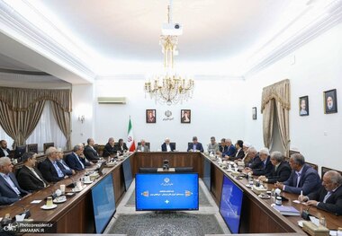 عارف: باید نهادهای علمی درآمد اختصاصی داشته باشند/دولت چهاردهم تفاوتی بین دانشگاه دولتی و غیردولتی قائل نیست/ مخالف هرگونه دخالت در بخش غیردولتی آموزش عالی هستیم