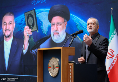 پزشکیان: کسانی سردمداران جمهوری اسلامی را به دنیاطلبی متهم می‌کنند که خودشان دنیاطلب هستند/ مسئولان عالی جمهوری اسلامی ایران زندگی ساده‌ای را انتخاب کرده‌اند/ بی‌نیازی از دنیا مبنای دیپلماسی مقاومت، دفاع از مظلوم و ایستادن در مقابل ظالم است