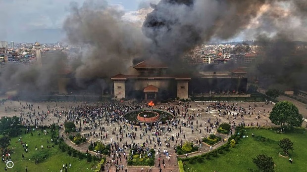 فساد حاکمان و اوضاع اقتصادی وخیم آتش اعتراضات جنوب آسیا را شعله‌ور کرد