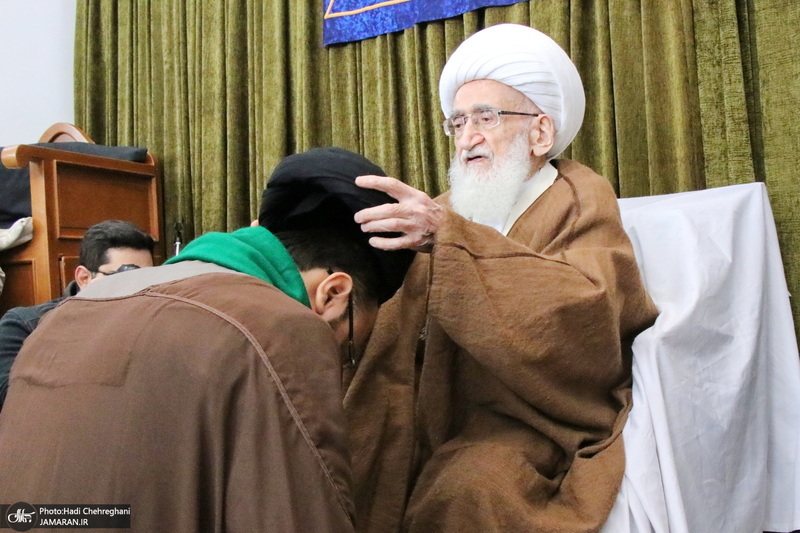 عمامه گذاری طلاب در روز عید مبعث توسط مراجع عظام تقلید‎‎