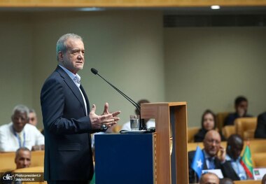 پزشکیان: برای هرگونه همکاری با دیگر کشورها اعلام آمادگی می‌کنیم/ صلح و امنیت با تجارت و سرمایه‌گذاری حاصل می‌شود/ هیچ قوم یا نژادی نسبت به دیگری برتر نیست و کرامت انسانی معیار برتری است