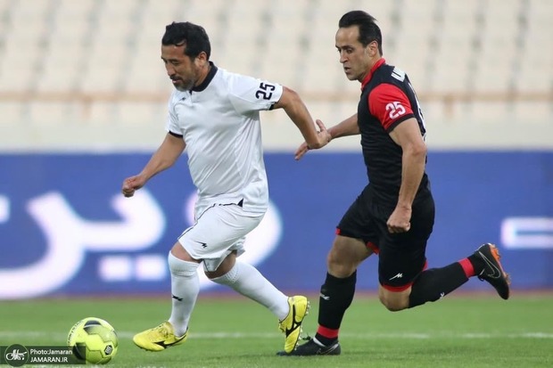 ثبت تصویر احساسی از ادای احترام علی کریمی به میناوند و انصاریان