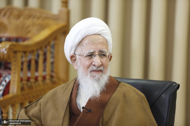 آیت‌الله العظمی جوادی آملی: مملکت را کمیته امدادی نمی‌شود اداره کرد/ هر کس باید در کنار سفره خودش بنشیند/ فقر اقتصادی قدغن است/ سخن در این نیست که شکم پر بشود، سخن در آبرو است