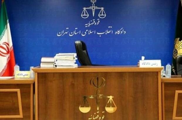 برگزاری دادگاه یک مفسد اقتصادی که در قم با انتشار تصاویر خود در نمازجمعه و مراسمات مذهبی کلاه اقشار مذهبی را برداشت

