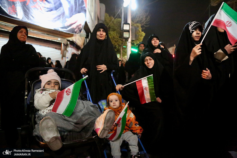 تجمع بزرگ مردمى نه به آتش بس در محله پيروزى تهران