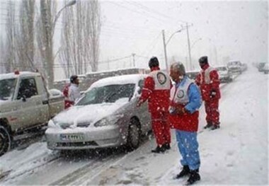 70 خودروی گرفتار برف درجاده های استان مرکزی امدادرسانی شدند