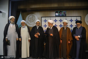 مراسم روز معلم و تجلیل از اساتید حوزوی در مجتمع آموزشی پژوهشی ائمه اطهار (ع)‎