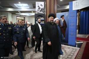 دیدار فرمانده نیری هوایی ارتش( امیر بهمن بهمرد )و جمعی از فرماندهان با سید حسن خمینی