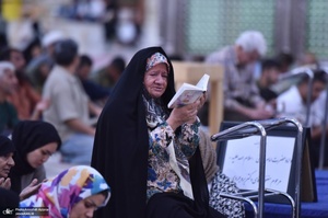 مراسم دعای پرفیض کمیل در حرم امام خمینی (س)