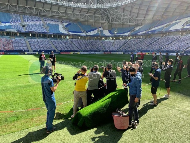 عکس یادگاری سید جلال و گل محمدی با جام قهرمانی 