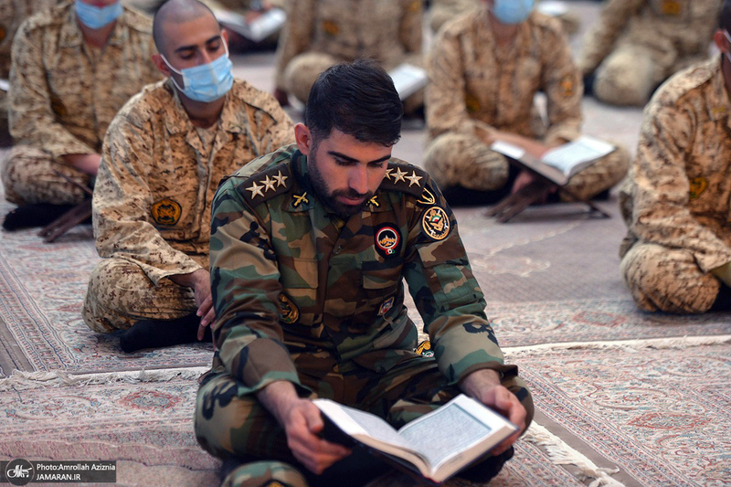 محفل انس با قرآن پرسنل وظیفه مرکز آموزش شهید اسدی دژبان کل ارتش در حرم امام خمینی (س)