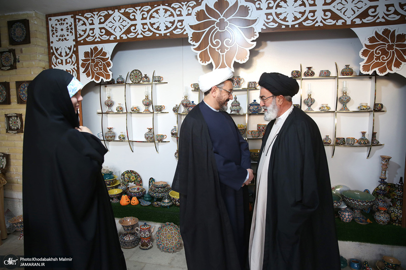 بازدید رئیس موسسه تنظیم و نشر آثار امام خمینی (س) از نمایشگاه عکس «امام دل‌ها‎»  و گذر فرهنگی هفته بر آستان آفتاب