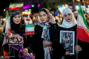 تجمع شبانه میدان انقلاب