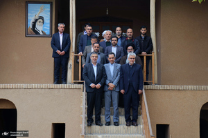 بازدید استاندار جدید مرکزی از بیت تاریخی حضرت امام در خمین