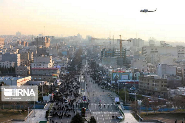 عاشقان شهادت و مقاومت در حال حرکت به سوی دانشگاه تهران