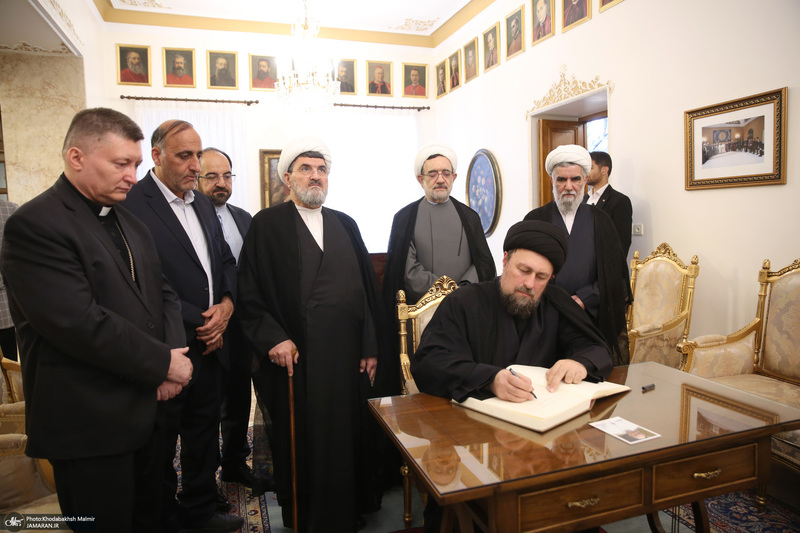 حضور سید حسن خمینی در سفارت واتیکان