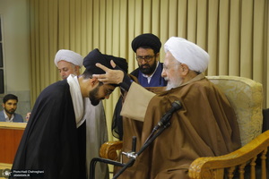 عمامه گذاری طلاب در روز میلاد پیامبر اکرم (ص) و امام صادق (ع) توسط مراجع تقلید