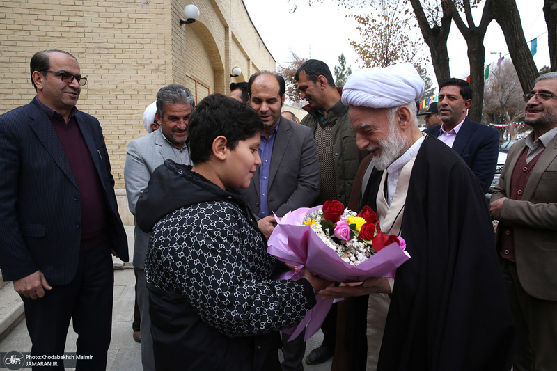 بازدید آیت الله دری نجف آبادی از نمایشگاه عکس امام دل‌ها‎