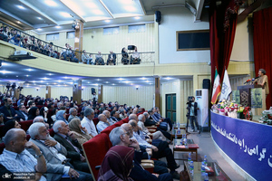 شب بزرگداشت «فرشاد مومنی»