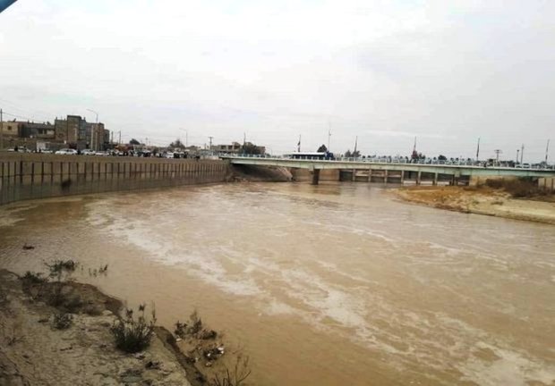 خطر ورود آب به مسکن مهر فرون آباد پاکدشت رفع شد