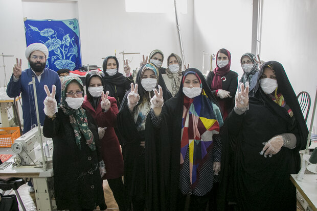 همت بالای بانوان جهادی و امام محله ماسک هایی با برند مسجد