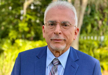 محسن میلانی: وطن فروشی شاخ و دم ندارد